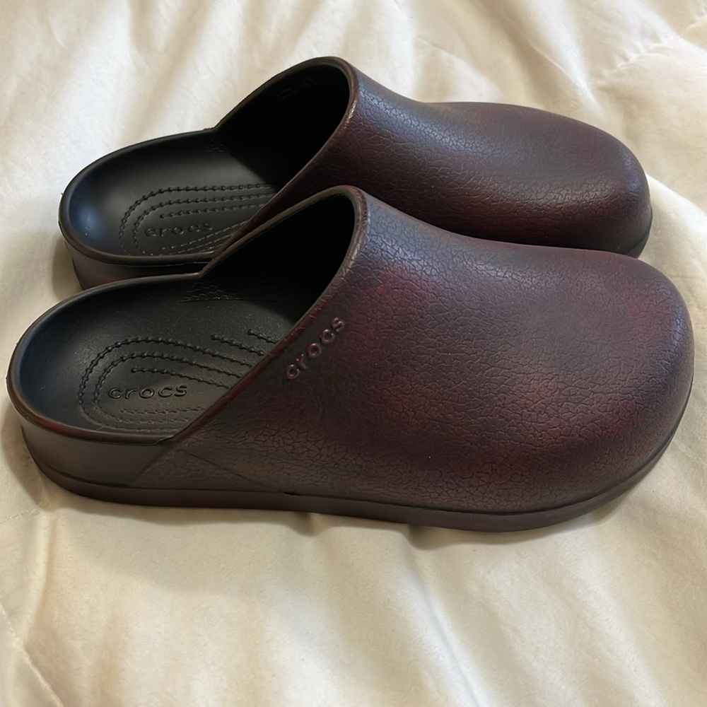CROCS | Unisex | Adult |Burnished |Dylan |Dark Cherry |Mules |Size Men 5,Women 7